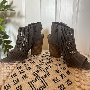 Elegant Suede Cutout Heeled Boots - Grey